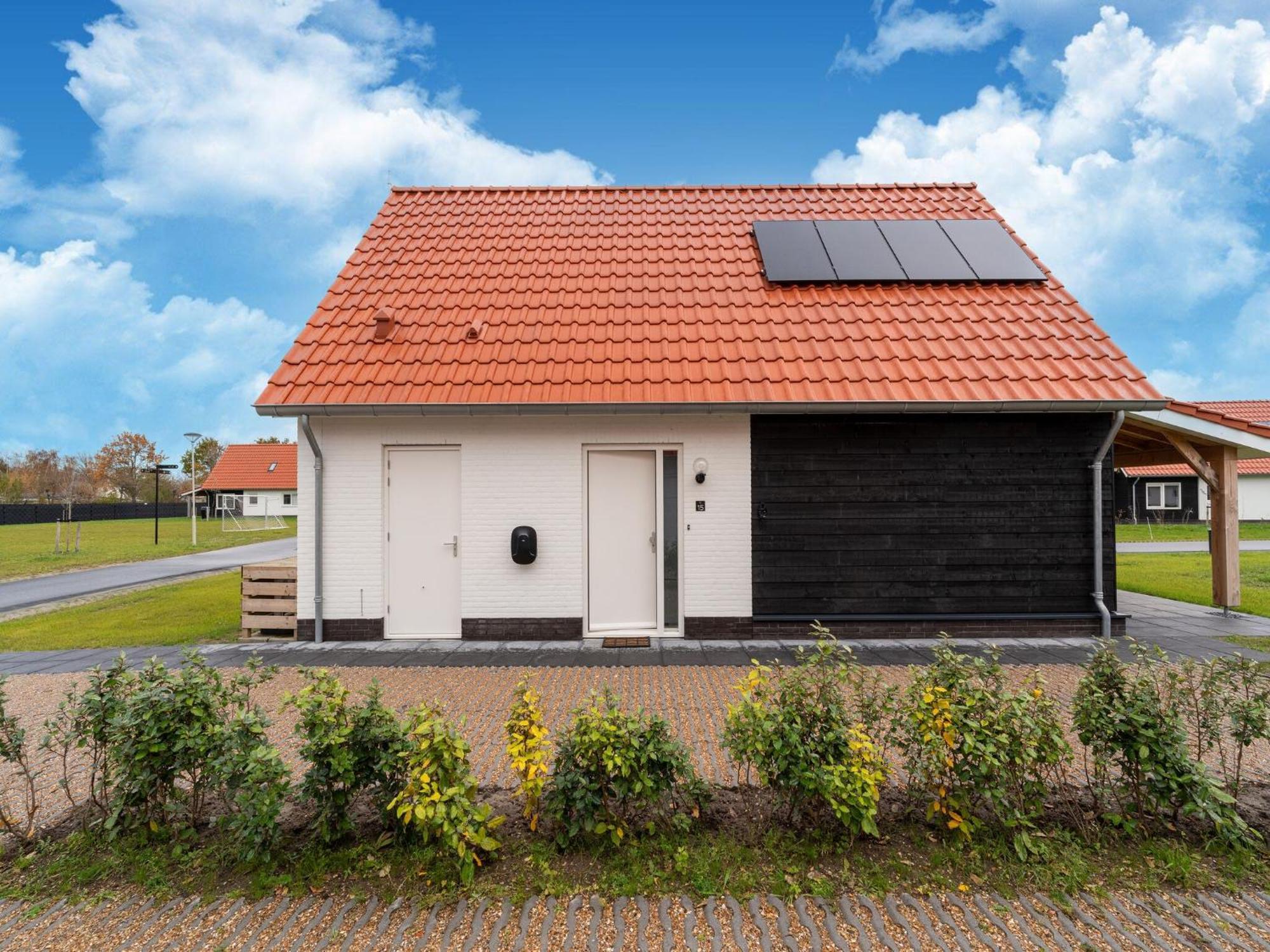 Modern Holiday Home In Scherpenisse With Garden Kültér fotó